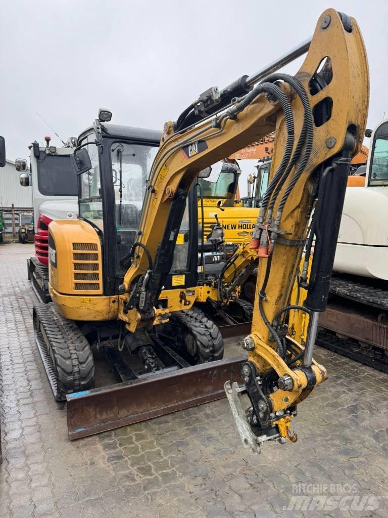 CAT 302.7 D Mini kotrók < 7t