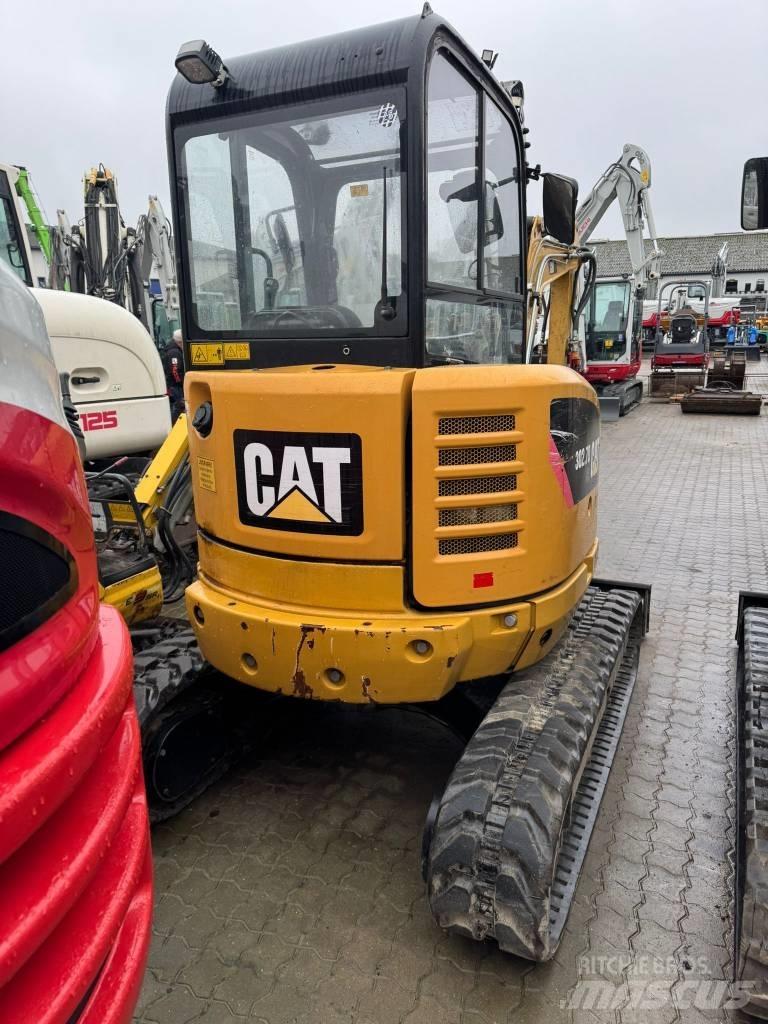 CAT 302.7 D Mini kotrók < 7t