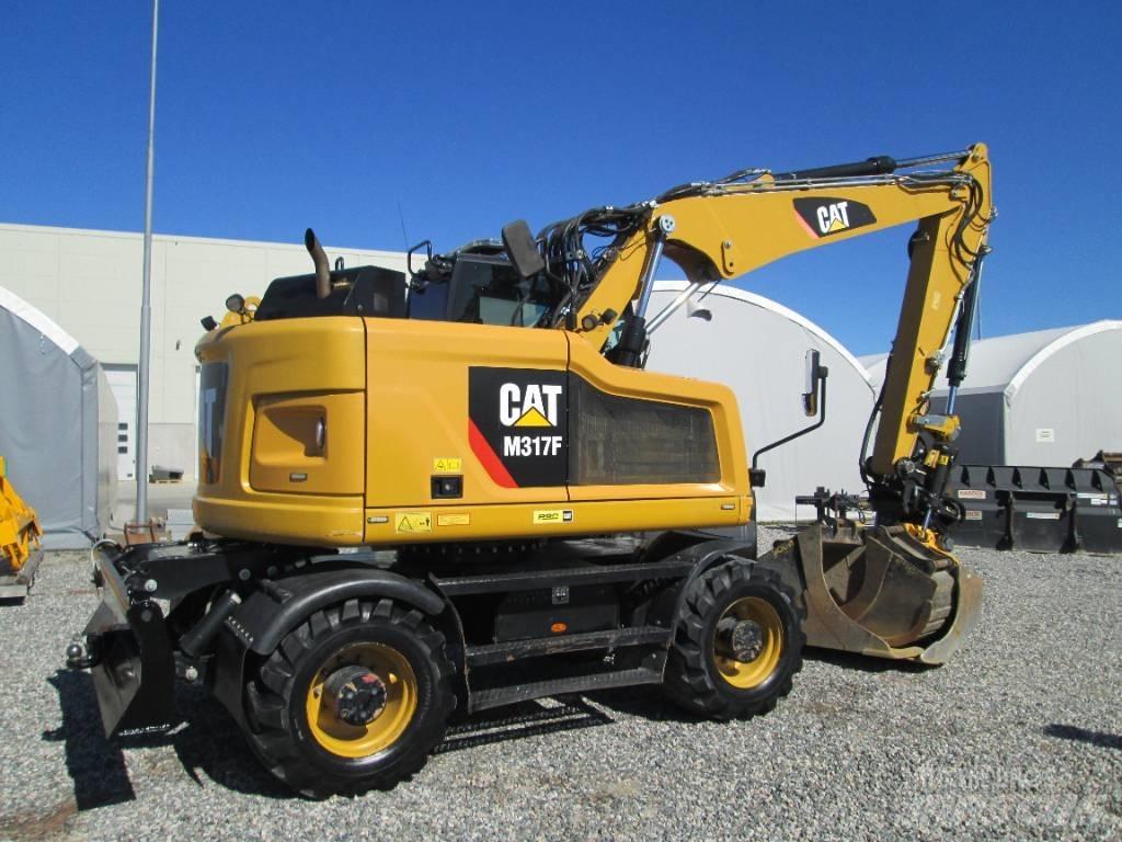 CAT M 317F Gumikerekes kotrók