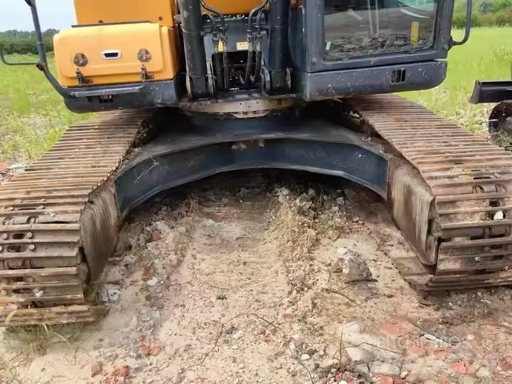 Hyundai 225LVS Lánctalpas kotrók