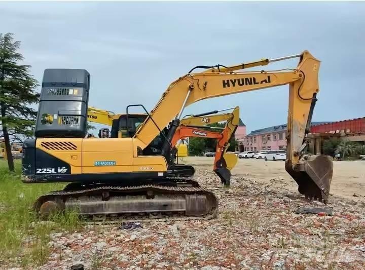 Hyundai 225LVS Lánctalpas kotrók
