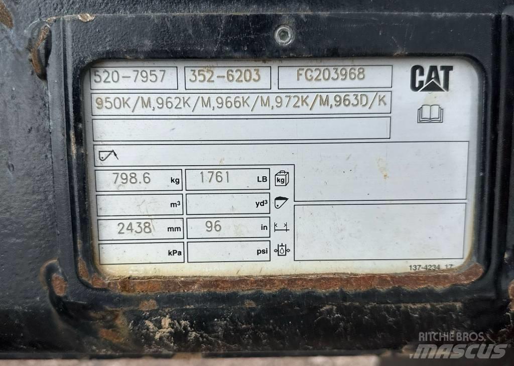 CAT 950M Gumikerekes homlokrakodók