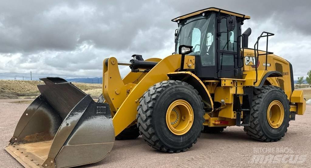 CAT 950M Gumikerekes homlokrakodók