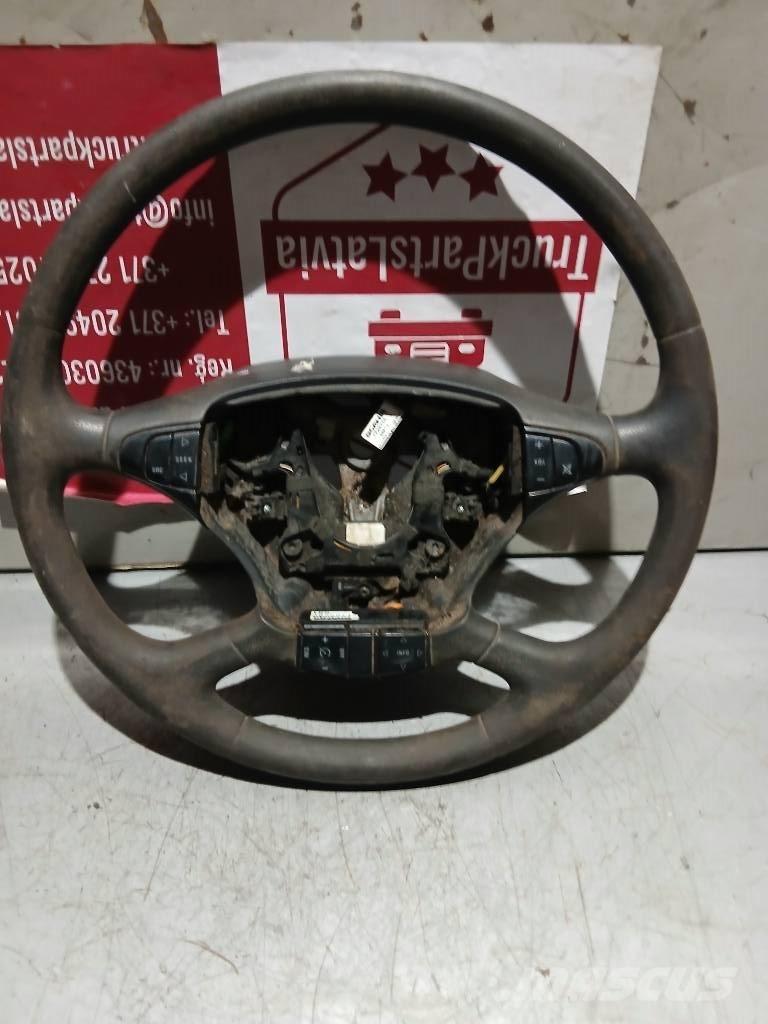 Scania P 420    1495393 Vezetőfülke és belső tartozékok