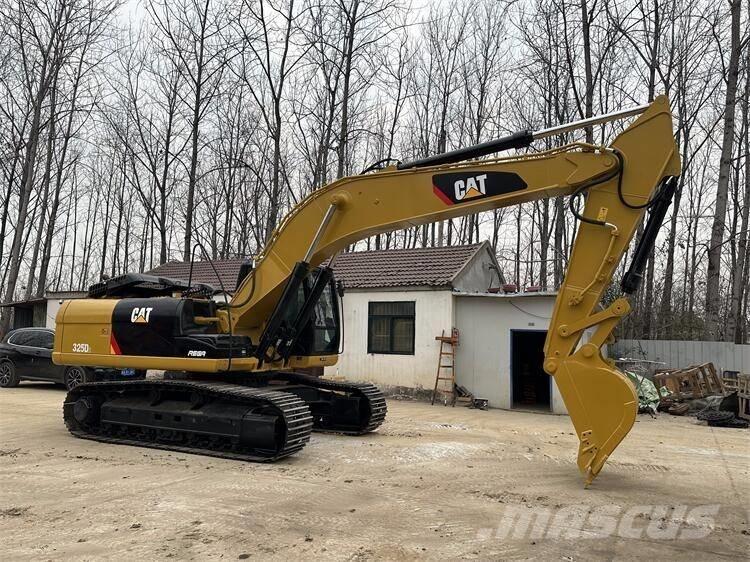CAT 325D2 Lánctalpas kotrók