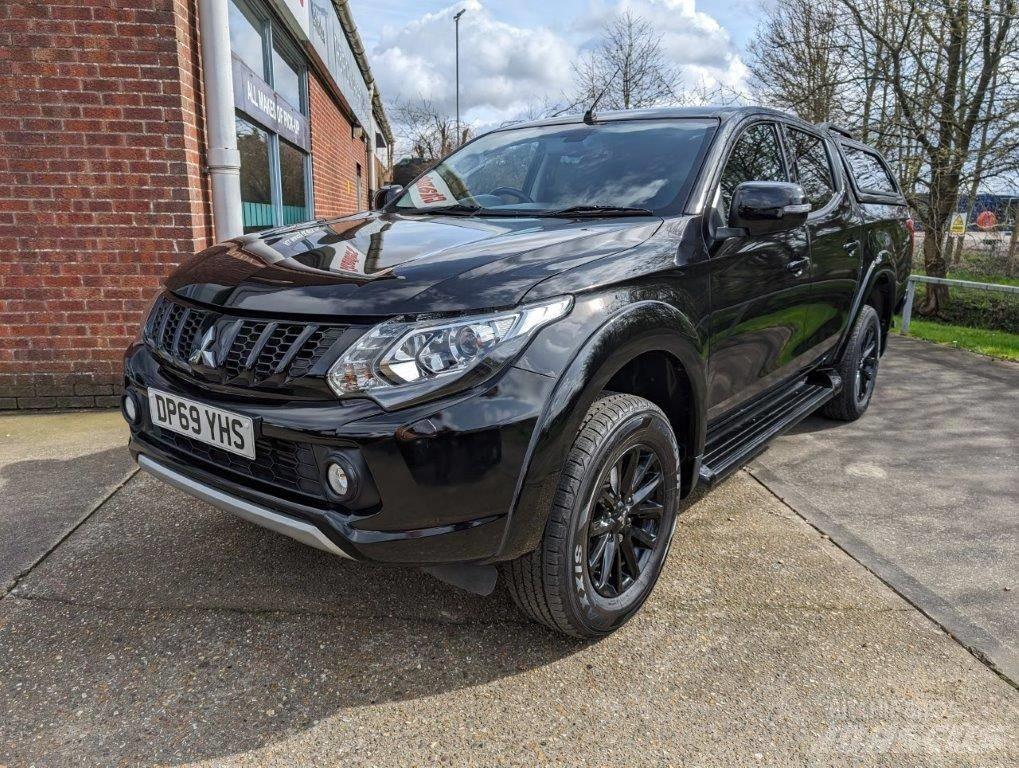 Mitsubishi L 200 Kis teherszállító/Platós kocsi
