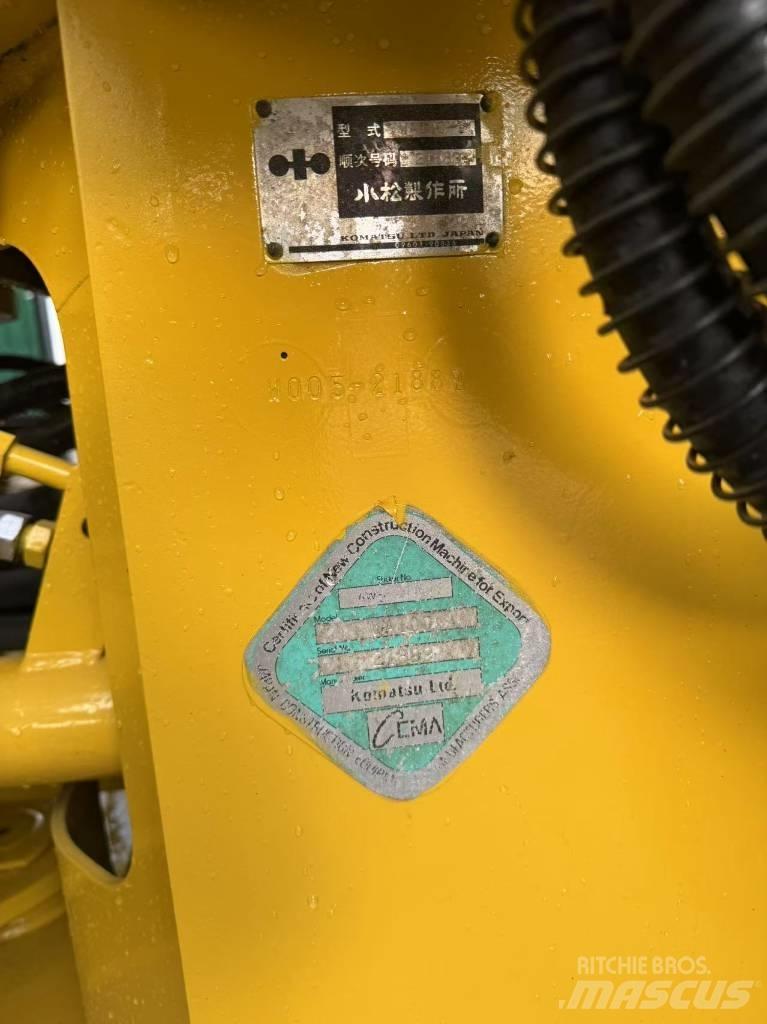 Komatsu WA100-1 Gumikerekes homlokrakodók