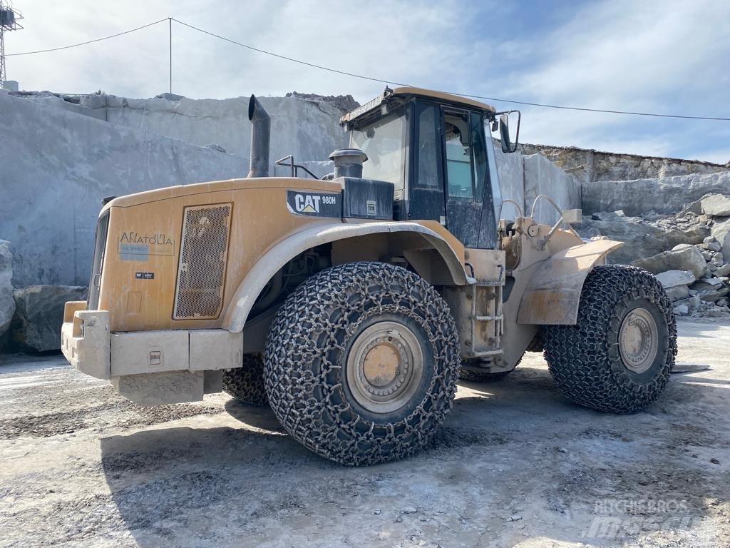 CAT 980 H Gumikerekes homlokrakodók