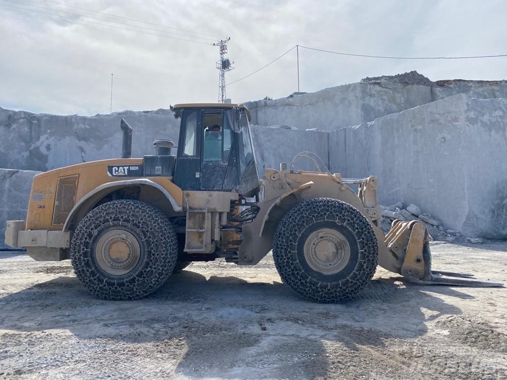 CAT 980 H Gumikerekes homlokrakodók