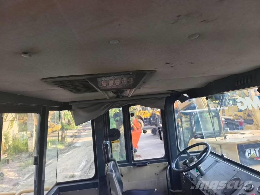 XCMG XP 263 Pneumatikus kerekes hengerek