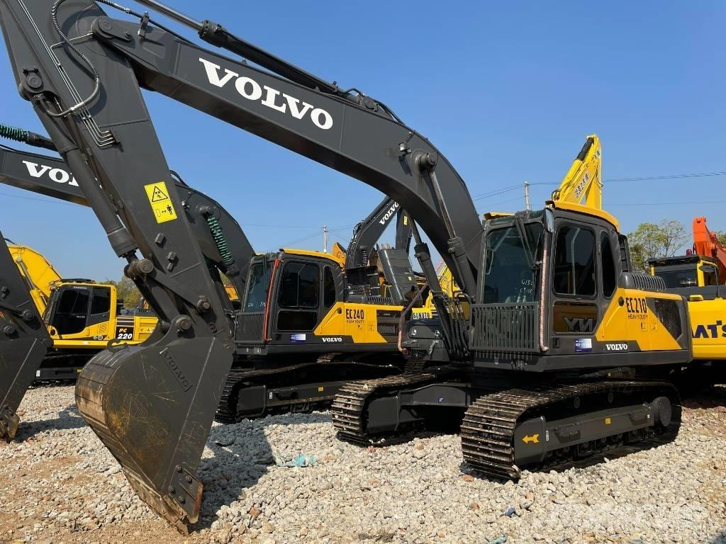 Volvo 210 Lánctalpas kotrók