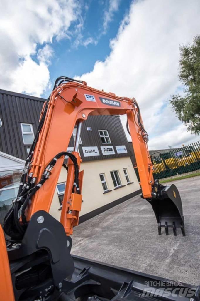 Doosan DX 85 R Közepes (midi) kotrók 7 t - 12 t