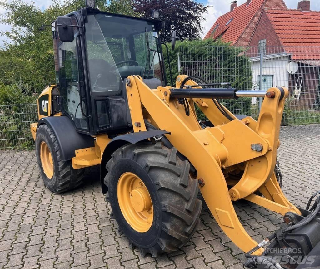 CAT 906 H 2 Gumikerekes homlokrakodók