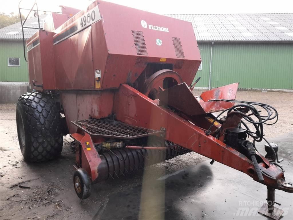 Hesston 4900 Traktorok
