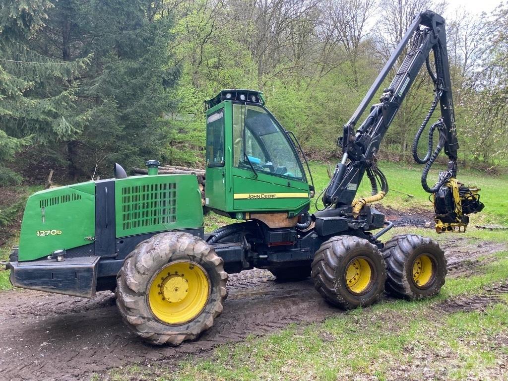 John Deere 1270 D Betakarítók
