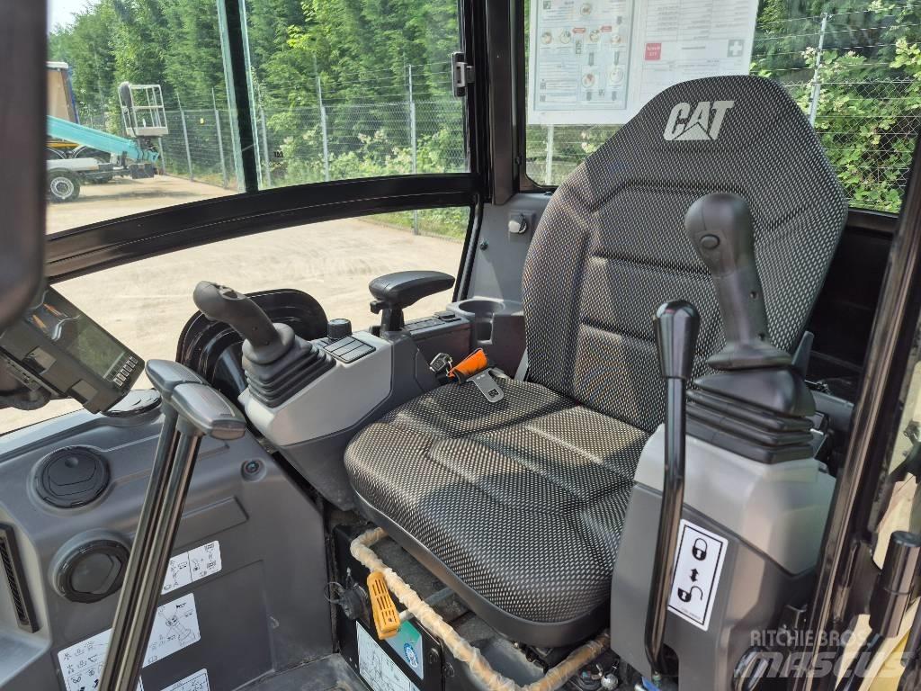 CAT 301.8 Mini kotrók < 7t