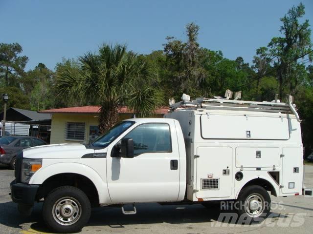 Ford F 350 SD Kis teherszállító/Platós kocsi