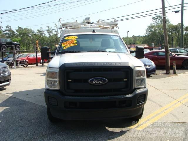 Ford F 350 SD Kis teherszállító/Platós kocsi