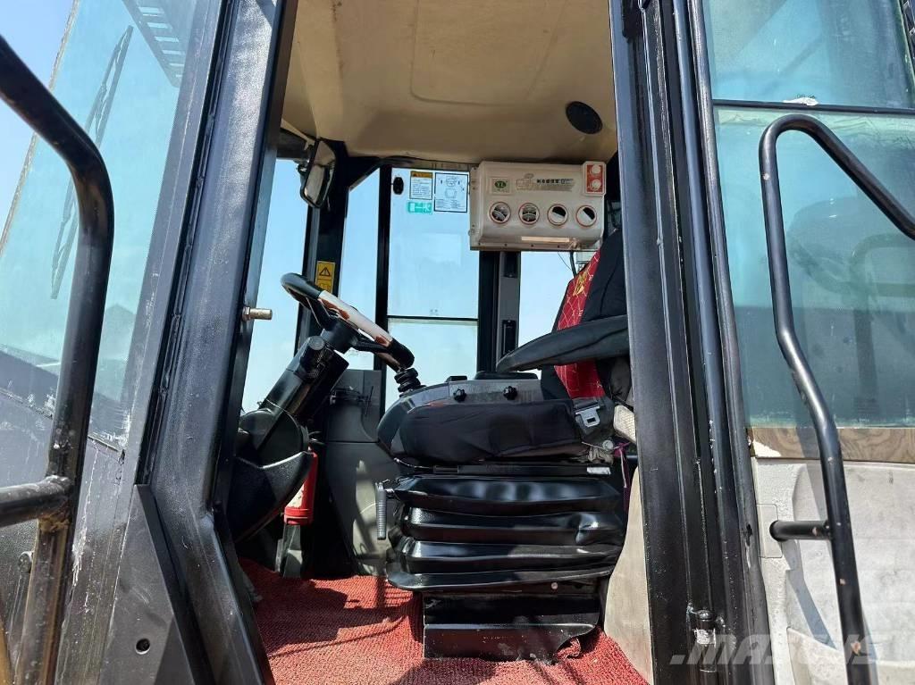 CAT 980 H Gumikerekes homlokrakodók