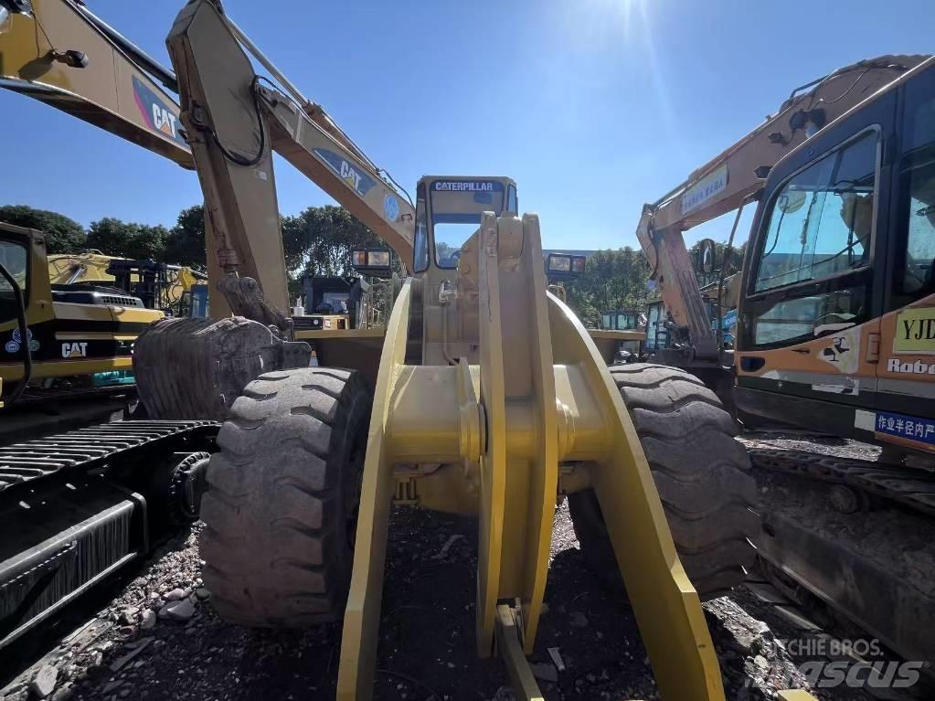 CAT 966F Gumikerekes homlokrakodók