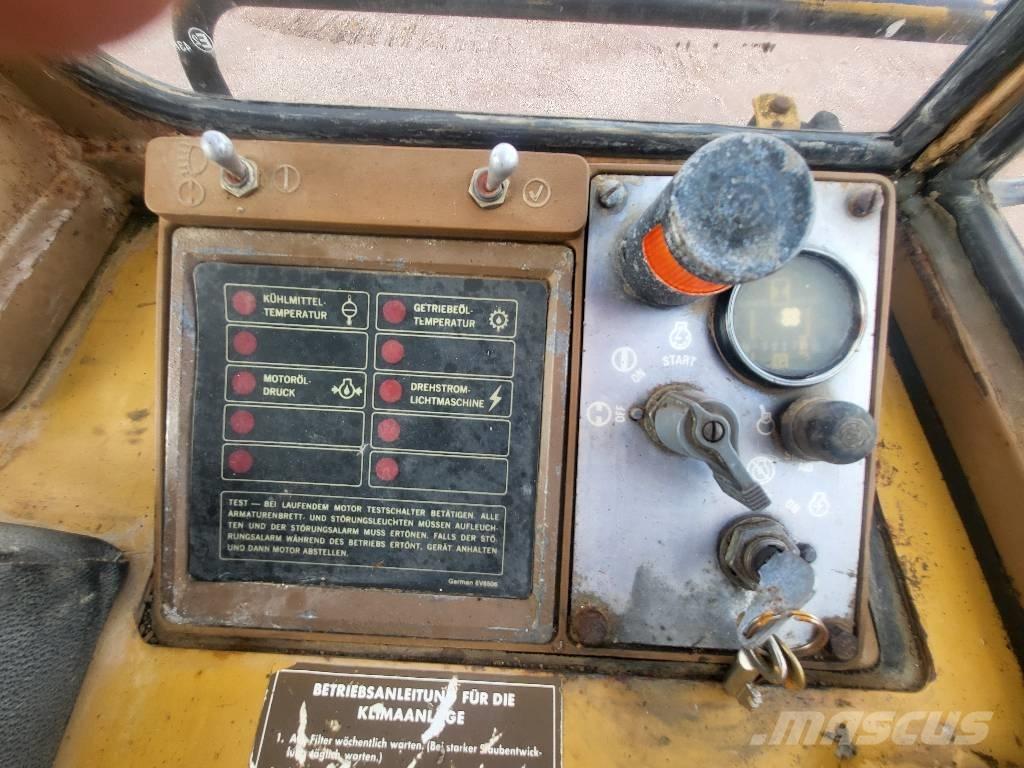 CAT 943 Lánctalpas homlokrakodók