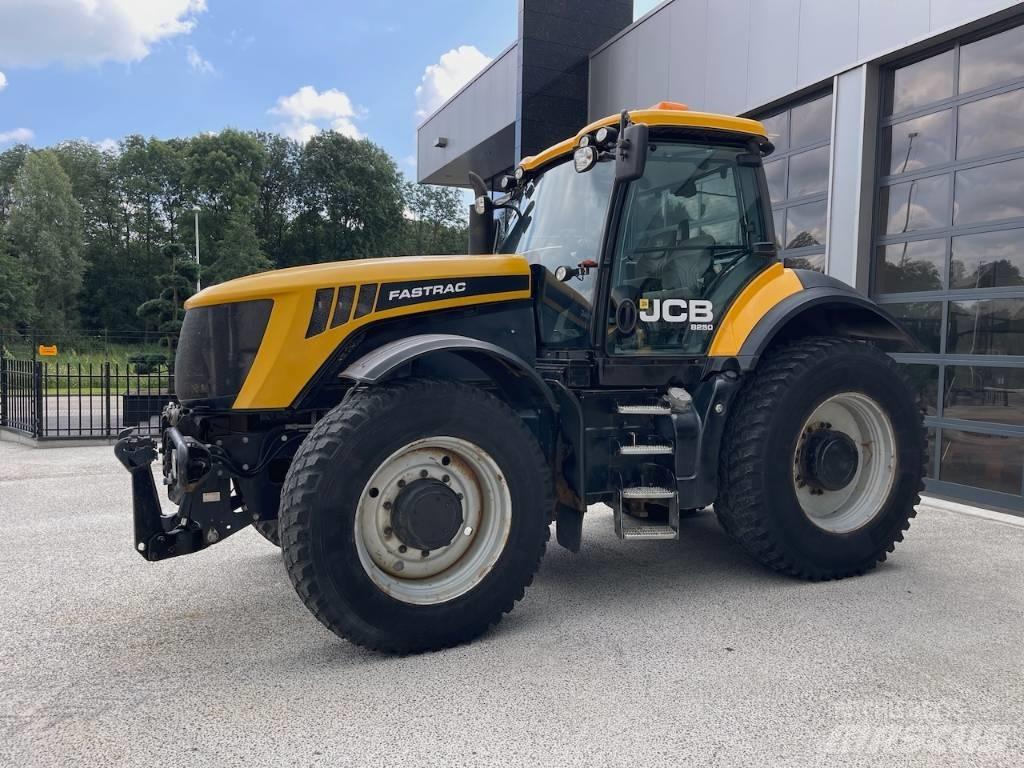 JCB Fastrac 8250 Traktorok