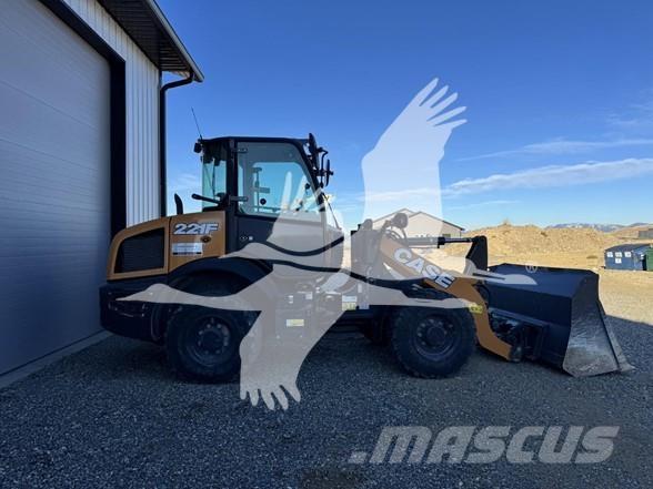 CASE 221F Gumikerekes homlokrakodók