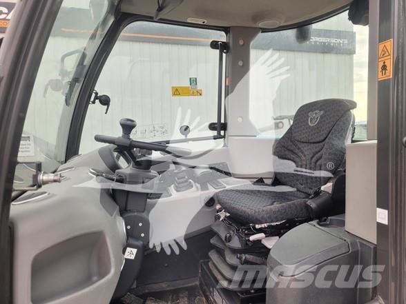 CASE 221F Gumikerekes homlokrakodók