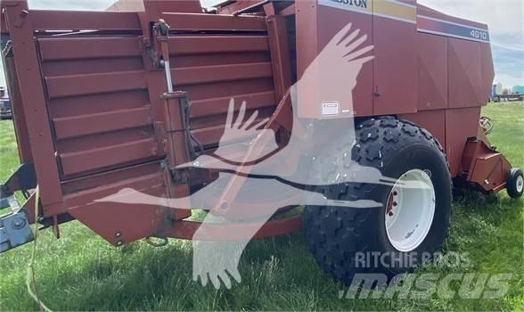 Hesston 4910 Szögletes bálázók