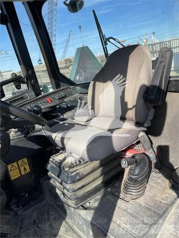 JCB 409 Gumikerekes homlokrakodók