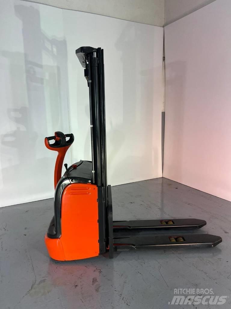 Linde L10 Gyalogkíséretű targonca