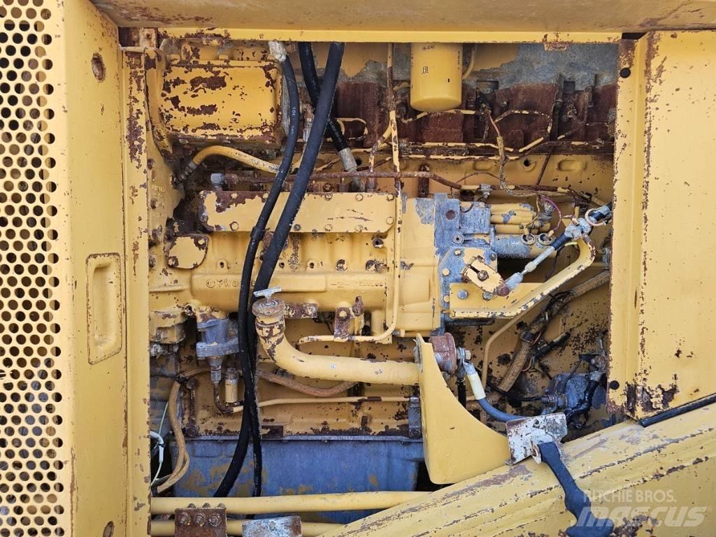 CAT 980 C Gumikerekes homlokrakodók