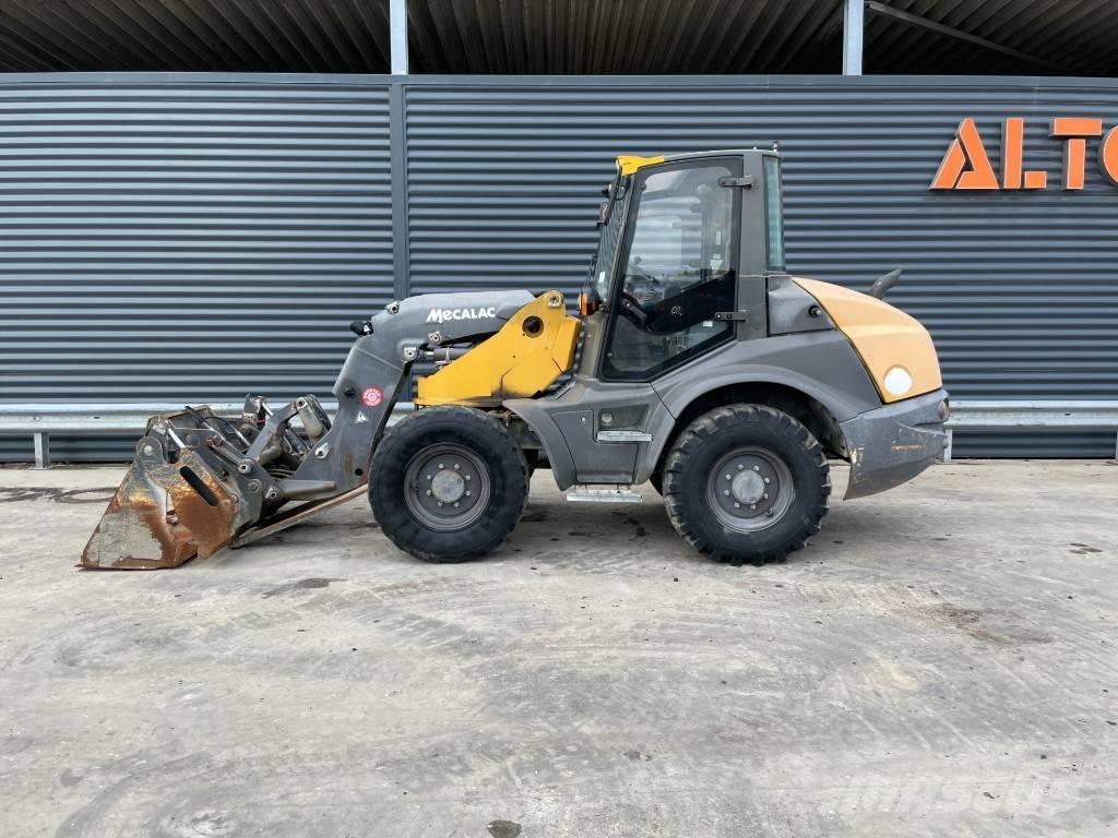 Mecalac AS 700 Gumikerekes homlokrakodók