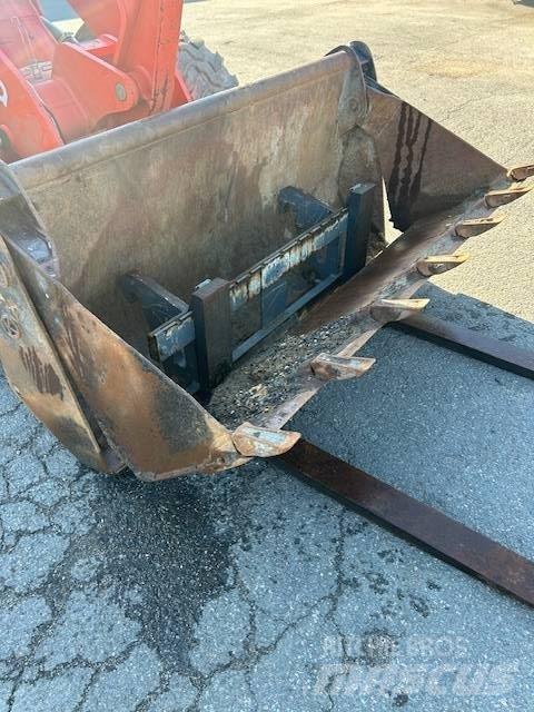 Kubota R 082 Gumikerekes homlokrakodók