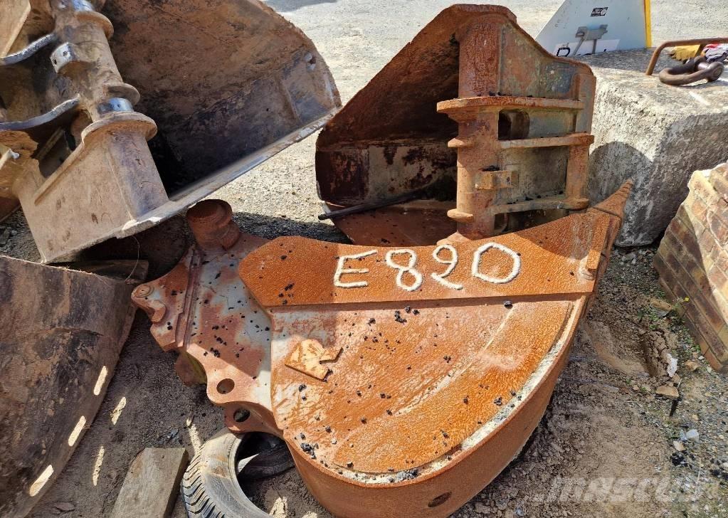 JCB JS 145 W Gumikerekes kotrók