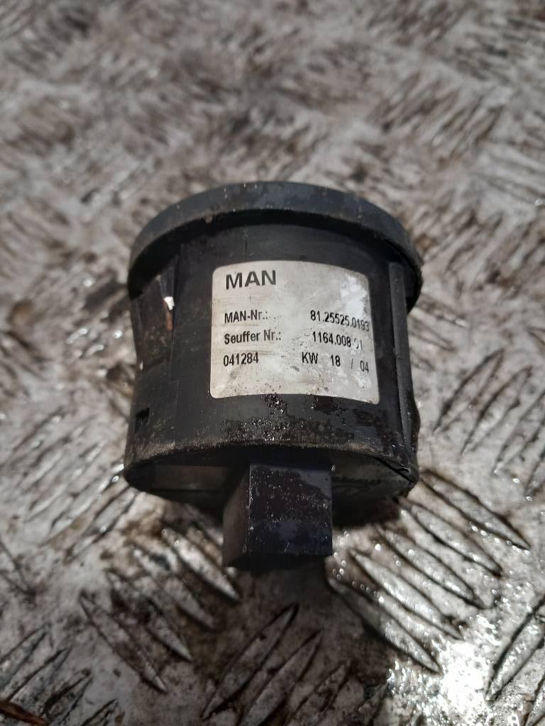MAN TGA  81255250193 Vezetőfülke és belső tartozékok