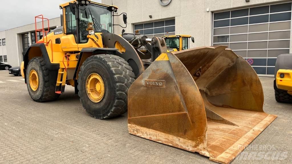 Volvo L260H Gumikerekes homlokrakodók