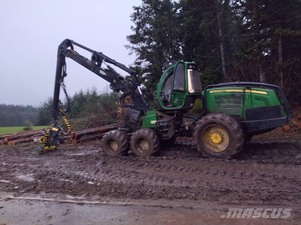 John Deere 1170 E Betakarítók