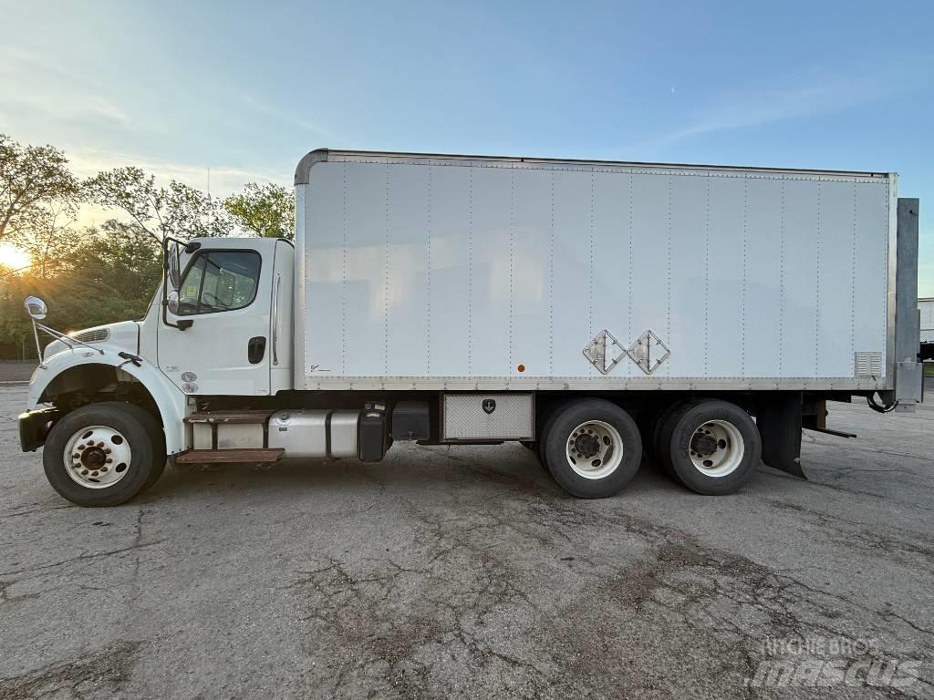 Freightliner M 106 Dobozos teherautók