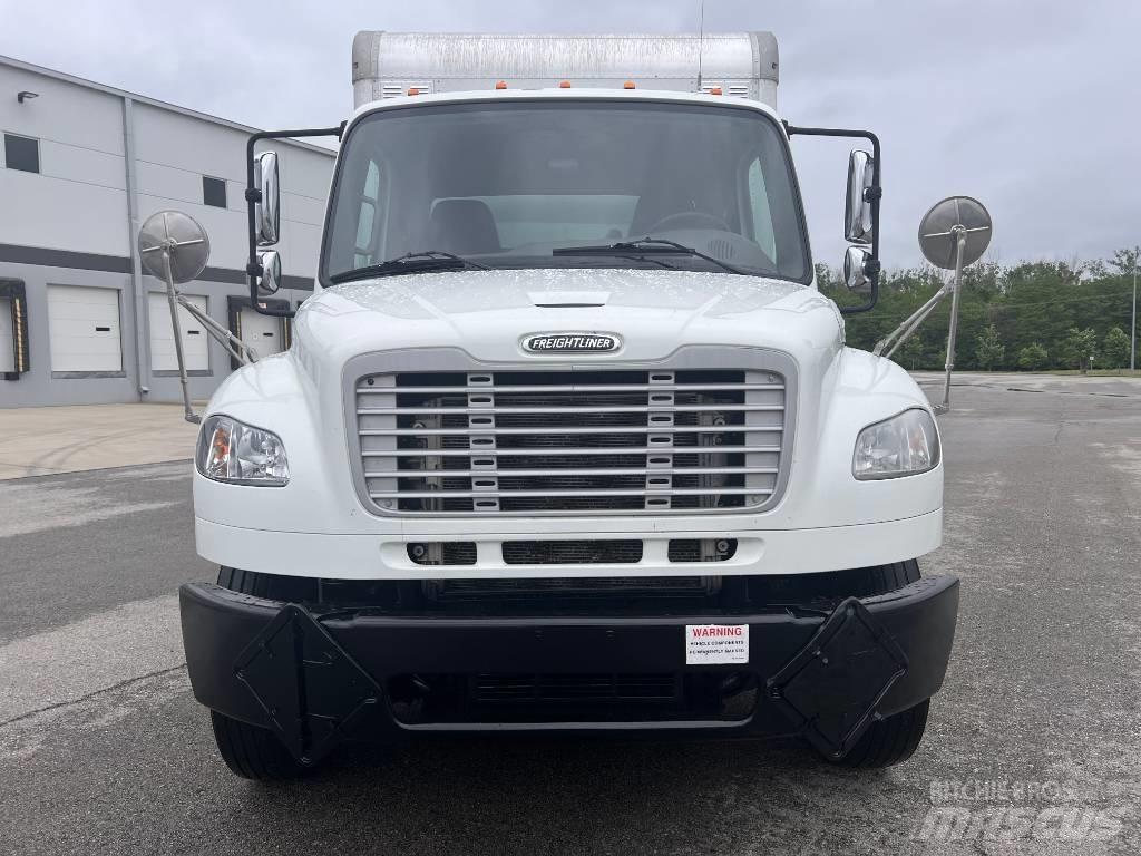 Freightliner M 106 Dobozos teherautók
