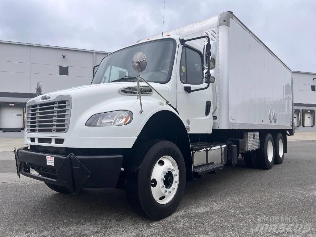 Freightliner M 106 Dobozos teherautók