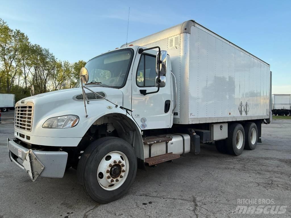 Freightliner M 106 Dobozos teherautók