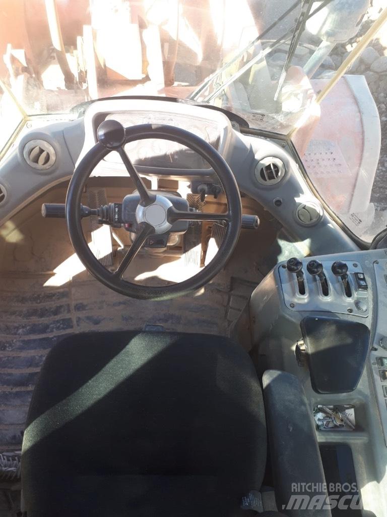 Doosan DL 500 Gumikerekes homlokrakodók