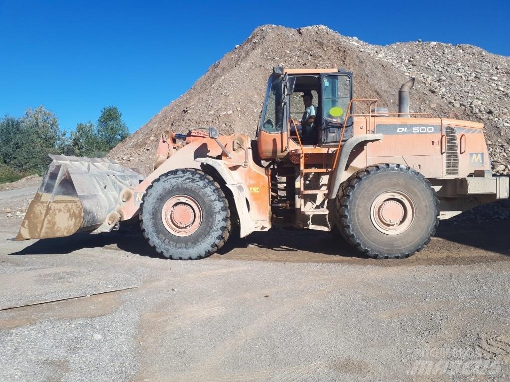 Doosan DL 500 Gumikerekes homlokrakodók