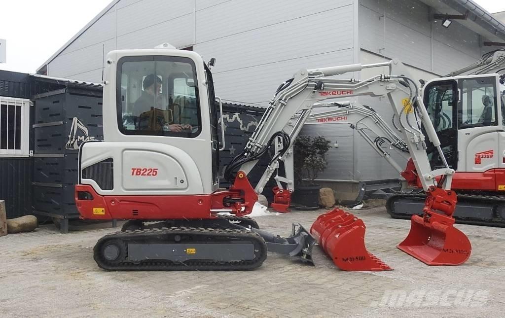 Takeuchi TB225 Mini kotrók < 7t