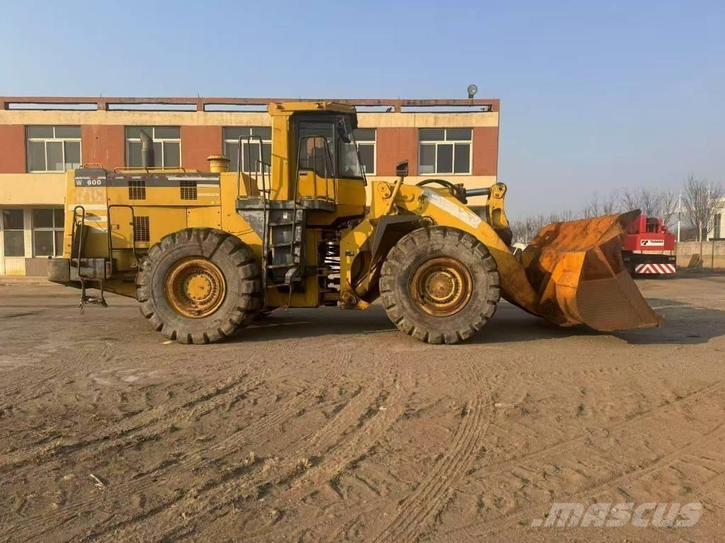 Komatsu Komatsu Gumikerekes homlokrakodók