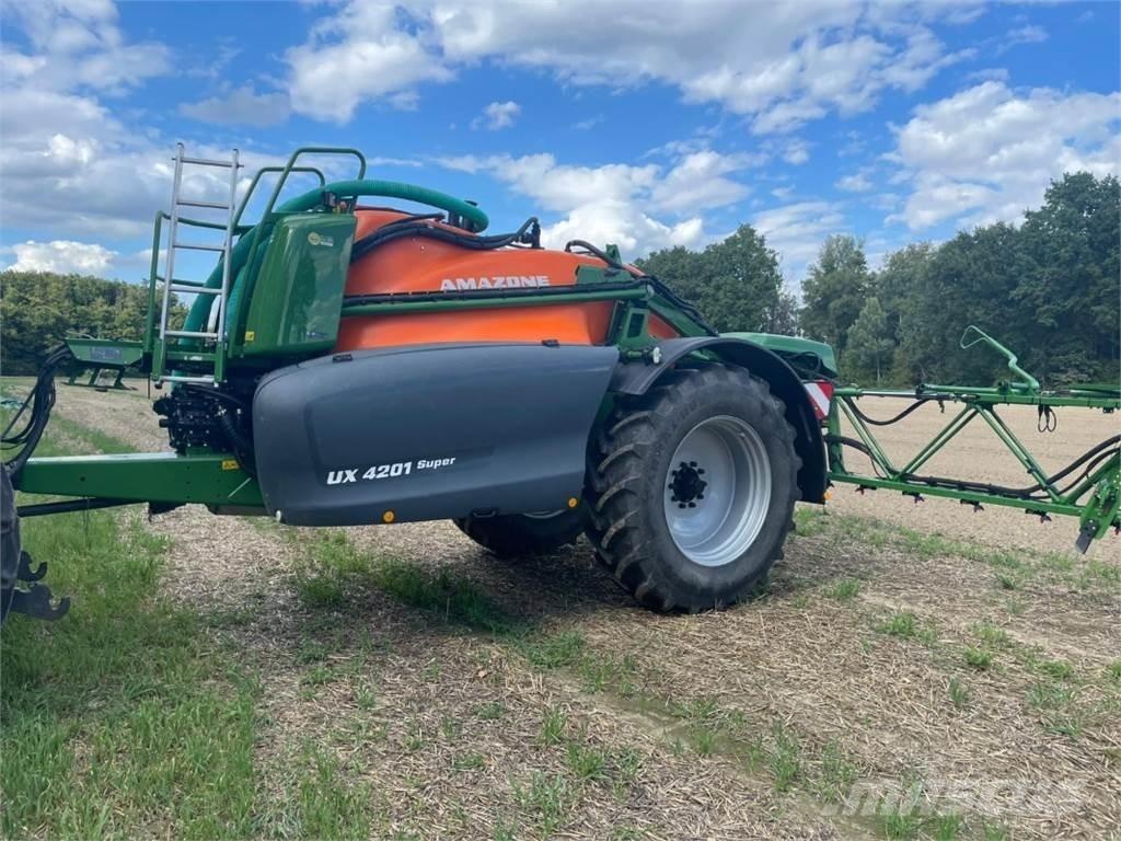 Amazone UX 4201 Vontatott trágyaszórók