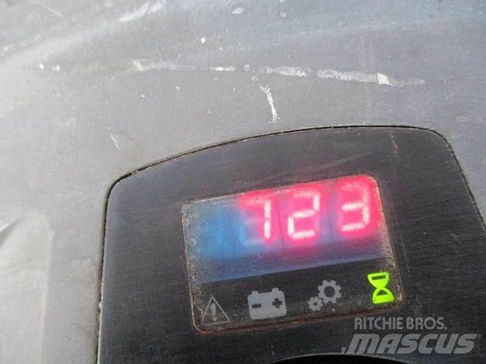 Toyota LWE 140 Alacsony emelőkocsi