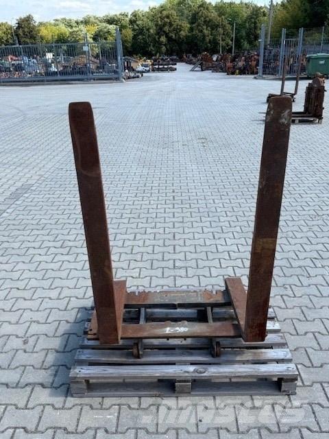 Volvo USED FORKS Villák