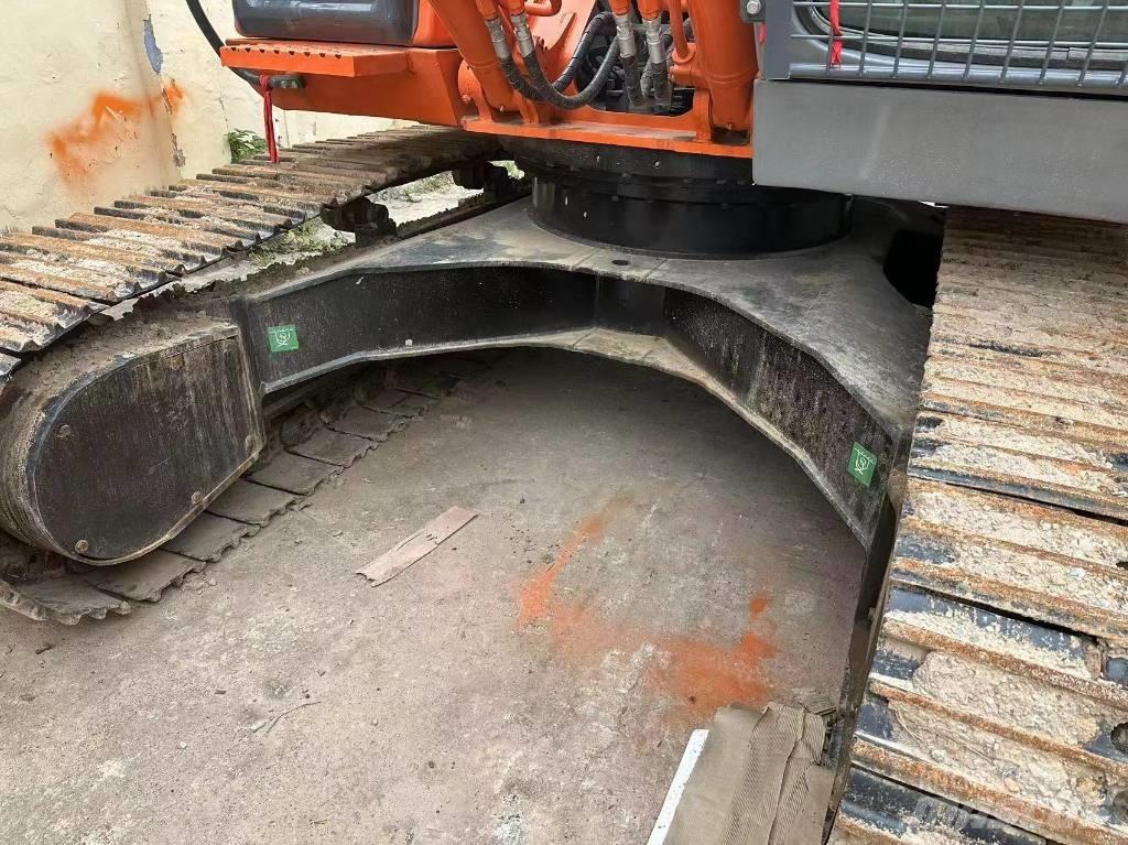 Hitachi ZX 210 Lánctalpas kotrók